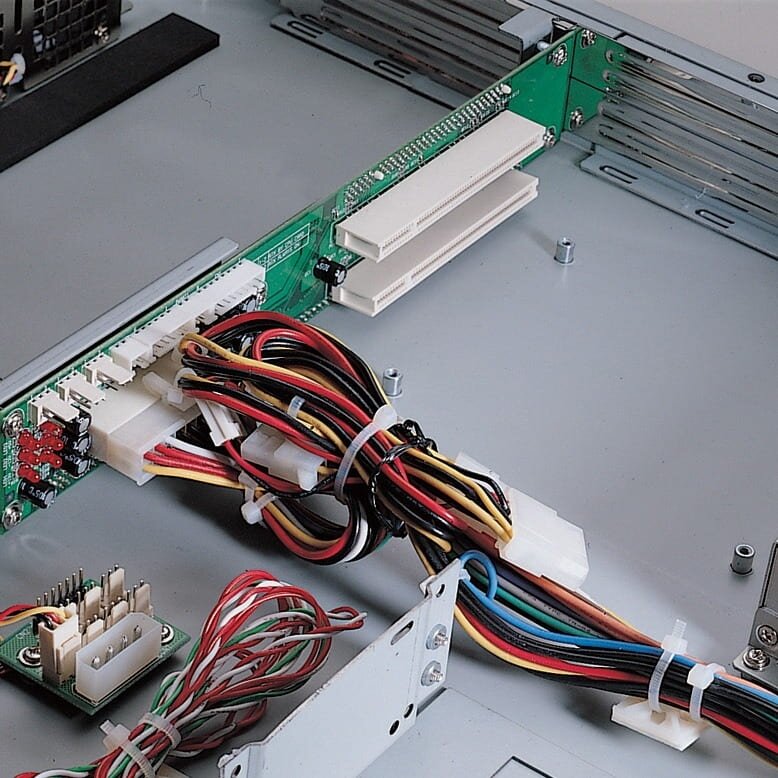 Axiomtek AX61120TB – 1U į spintą montuojamas korpusas Full-size SBC kompiuteriui 3