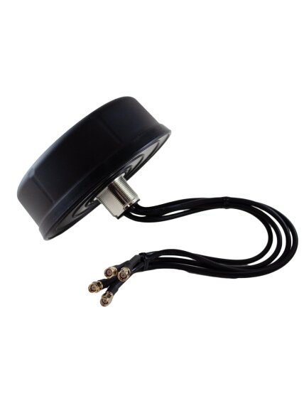 Moxa (MAT-5G-PA-SM-4-05-1m) 5 dBi at 3300 to 5925 MHz, LTE/NR MIMO panel antenna with 4 SMA connectors (male), 4 1-meter cables 1 Moxa (MAT-5G-PA-SM-4-05-1m) 5 dBi at 3300 to 5925 MHz, LTE/NR MIMO panel antenna with 4 SMA connectors (male), 4 1-meter cables 1